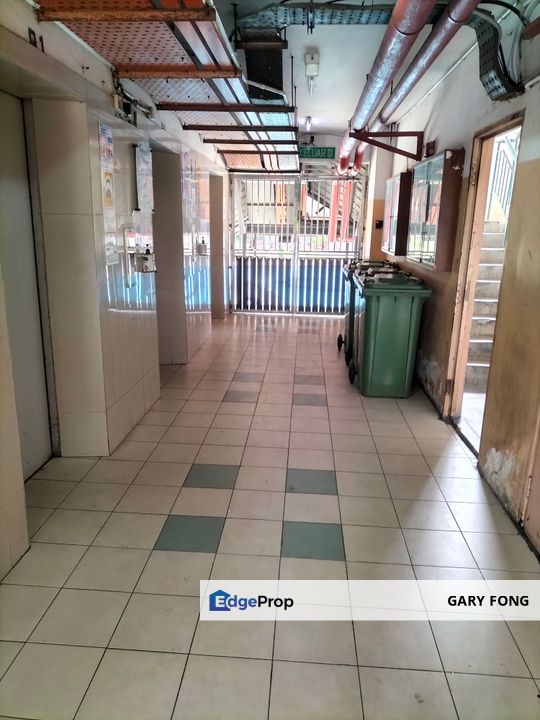 Vista serdang condominium ground floor with garden, Selangor, Seri Kembangan
