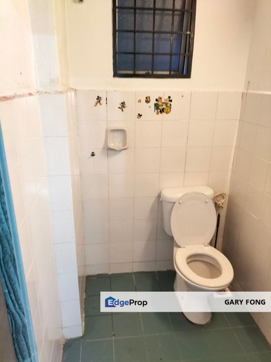 Vista serdang condominium ground floor with garden, Selangor, Seri Kembangan