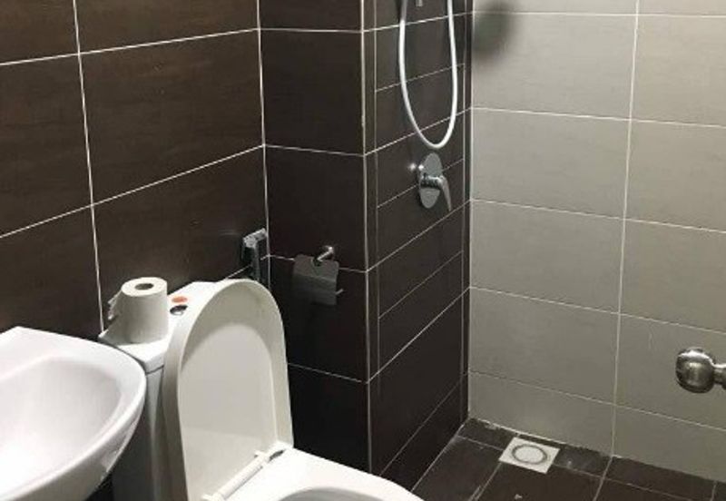 GREEN PARK SERDANG CONDOMINIUM FOR RENT PARTIALLY FURNISHED 