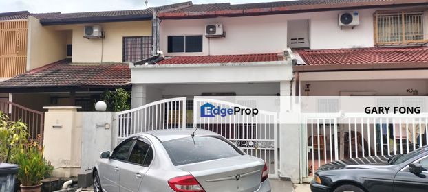 Taman Muhibah serdang house next train station, Selangor, Seri Kembangan