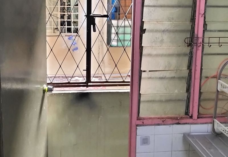 Cheras pandan jaya flat near lrt station 