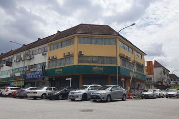 3 Storey Corner Shop Office @ Taman Mayang Jaya 