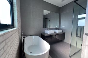 2 Storey Semi Detached @ Section 5 for sales 