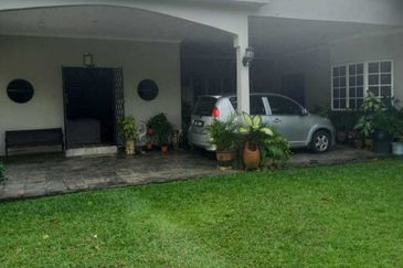 Single Storey Section 5 Bungalow house for Sale