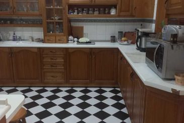 Single Storey Section 5 Bungalow house for Sale