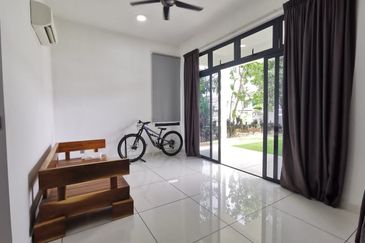 Horizon Hills 3 Storey Bungalow for Sales