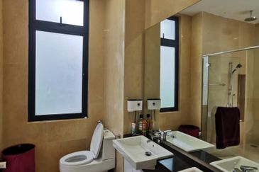 Horizon Hills 3 Storey Bungalow for Sales