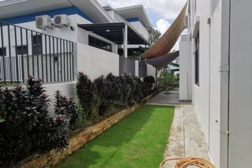 Horizon Hills 3 Storey Bungalow for Sales