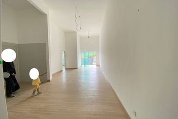 Residensi Anggerik Wira