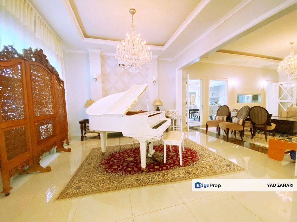 Fully Furnished with 9 Bedrooms & Swimming Pool @ D'Villa, Kota Damansara, Selangor, Kota Damansara