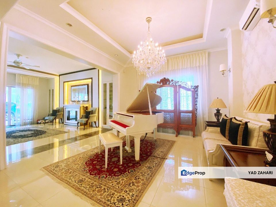 Fully Furnished with 9 Bedrooms & Swimming Pool @ D'Villa, Kota Damansara, Selangor, Kota Damansara