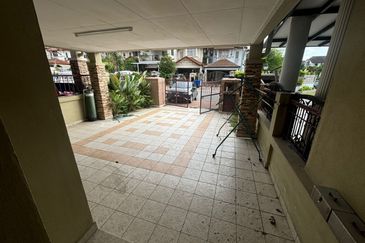 Jalan Spektrum U16 @ Taman Bukit Subang