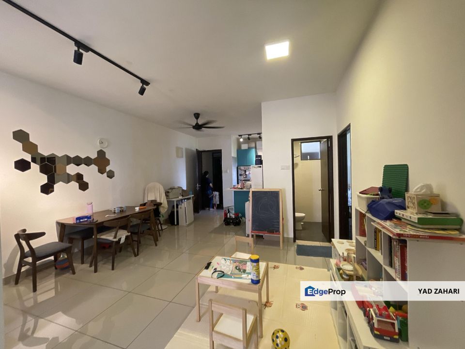 Residensi Zamrud Kajang | RM365K - Near Station KTM Kajang 2, End Unit & Semi Furnished, Selangor, Kajang