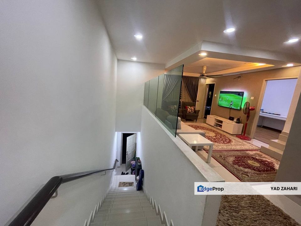 Taman Sabha Impian, Kajang | Townhouse 4 bedrooms | RM440K - Biggest Build Up, Renovated and Near Hospital Kajang, Selangor, Kajang