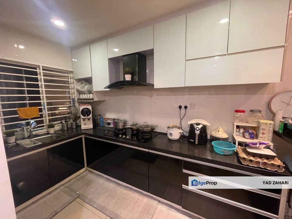 Taman Sabha Impian, Kajang | Townhouse 4 bedrooms | RM440K - Biggest Build Up, Renovated and Near Hospital Kajang, Selangor, Kajang