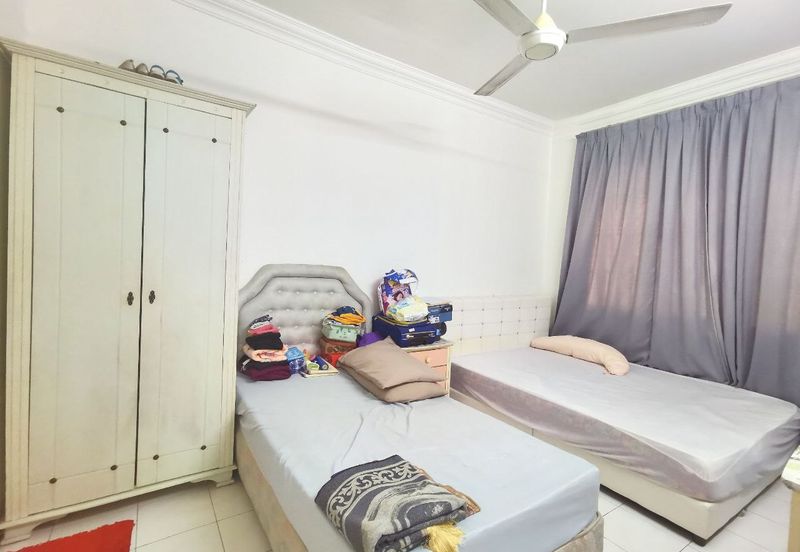 Vista Pinggiran, Taman Pinggiran Putra