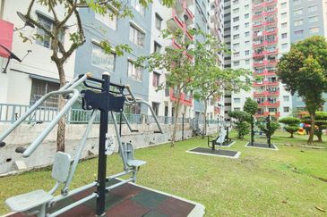 Vista Pinggiran, Taman Pinggiran Putra