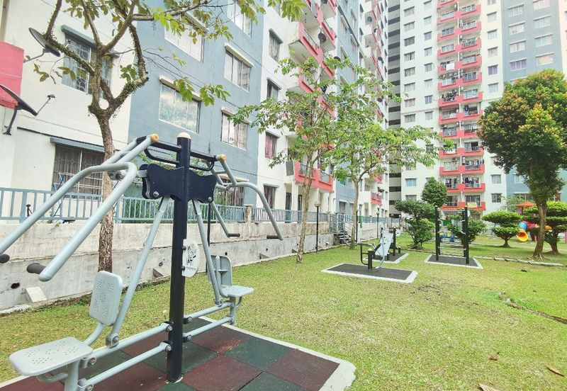 Vista Pinggiran, Taman Pinggiran Putra