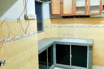 Kondo Rakyat (Desa Pantai Flat)