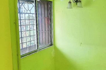 Kondo Rakyat (Desa Pantai Flat)