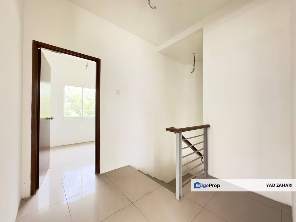 Taman Desiran Bayu, Puchong | Double Storey Terrace 4+1 Bedrooms | RM770K - Below MV & Spacious Land, Selangor, Puchong