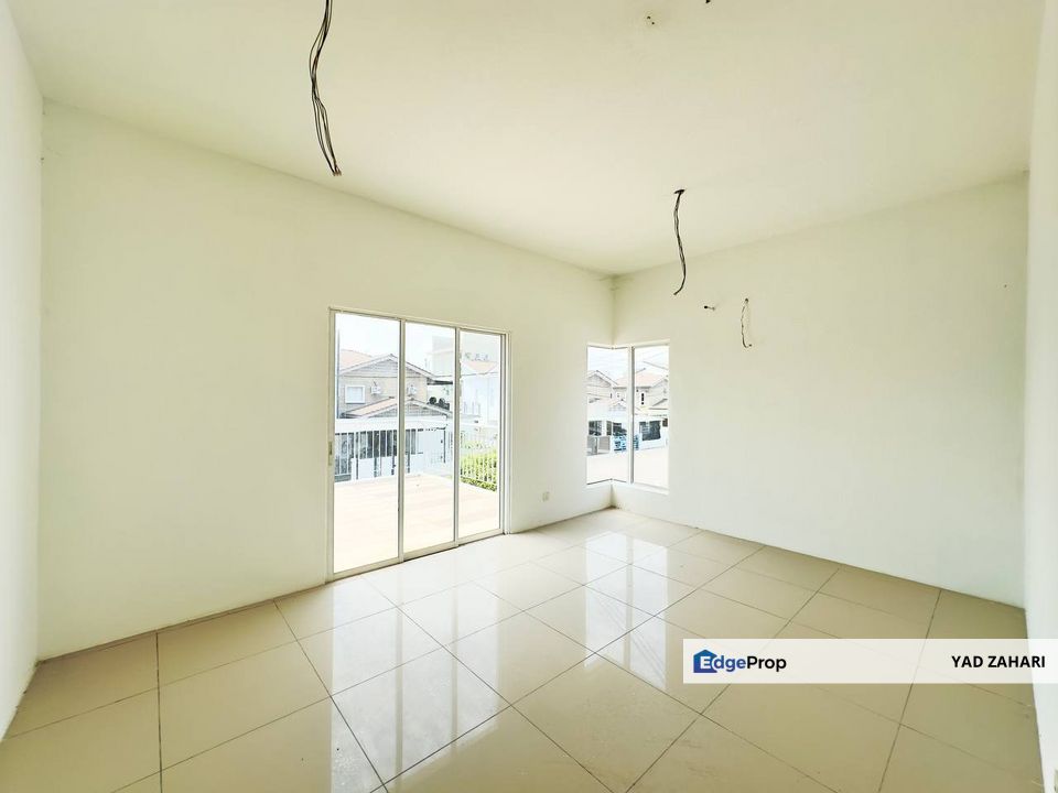 Taman Desiran Bayu, Puchong | Double Storey Terrace 4+1 Bedrooms | RM770K - Below MV & Spacious Land, Selangor, Puchong