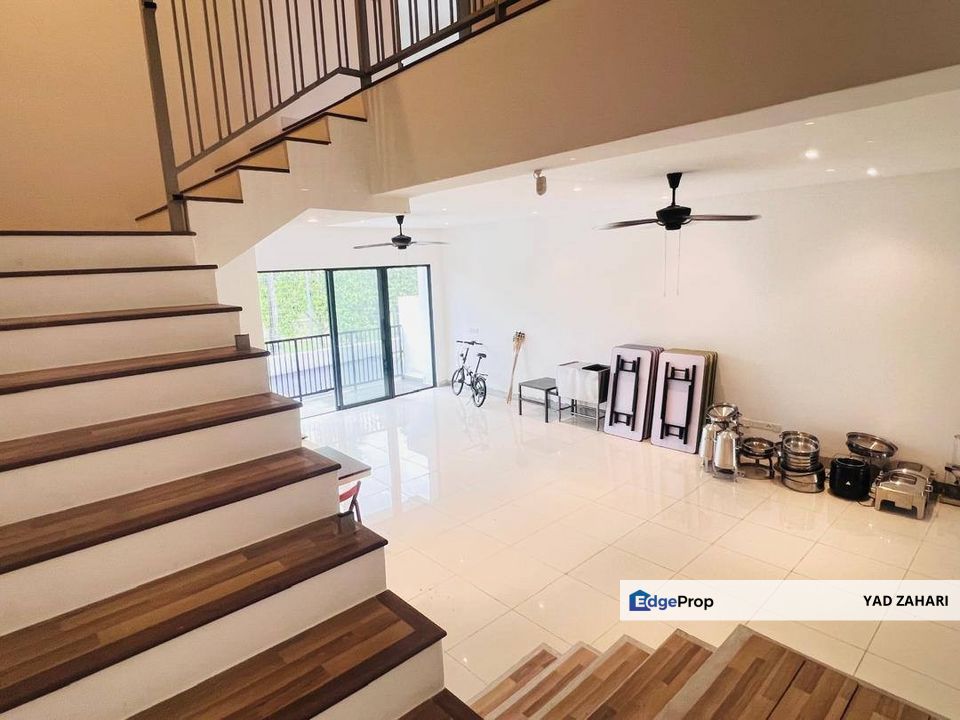 Lakefield Residences, Kajang | 3 Storey Terrace 5+1 Rooms | RM1.2M - Facing Open, Lake View, Freehold & Gated Guarded, Selangor, Kajang