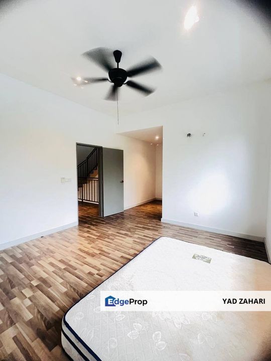 Lakefield Residences, Kajang | 3 Storey Terrace 5+1 Rooms | RM1.2M - Facing Open, Lake View, Freehold & Gated Guarded, Selangor, Kajang