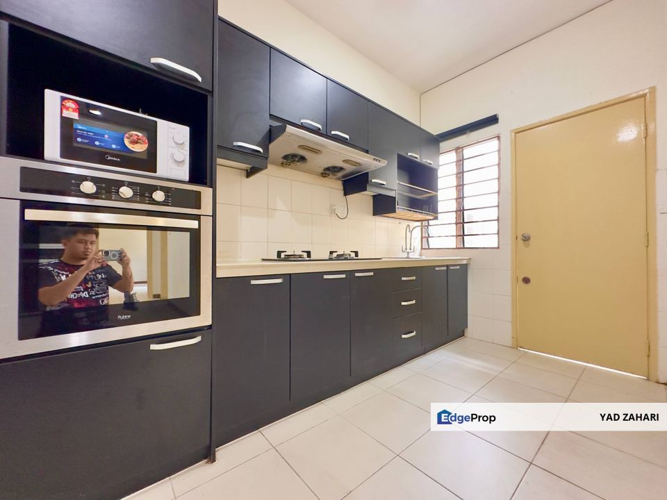 Sunway Kayangan, Shah Alam | Double Storey Superlink 4 Bedrooms | RM650K - Below MV, Renovated, Spacious, & Partial Furnished, Selangor, Shah Alam