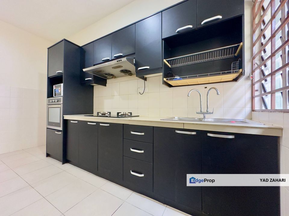 Sunway Kayangan, Shah Alam | Double Storey Superlink 4 Bedrooms | RM650K - Below MV, Renovated, Spacious, & Partial Furnished, Selangor, Shah Alam