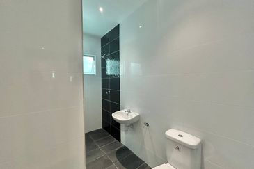 Sungai Ramal, Bangi | RM300K - Strategic Location, Freehold & 2 units Covered Parking