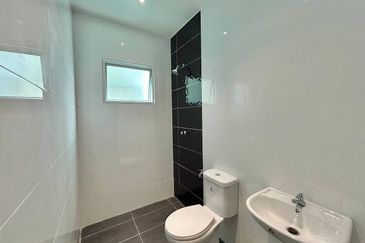 Sungai Ramal, Bangi | RM300K - Strategic Location, Freehold & 2 units Covered Parking