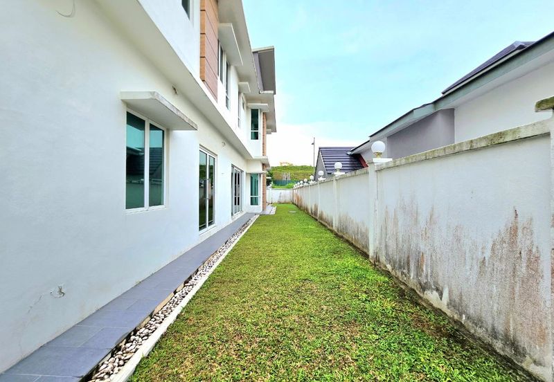 Putra Hill Residency