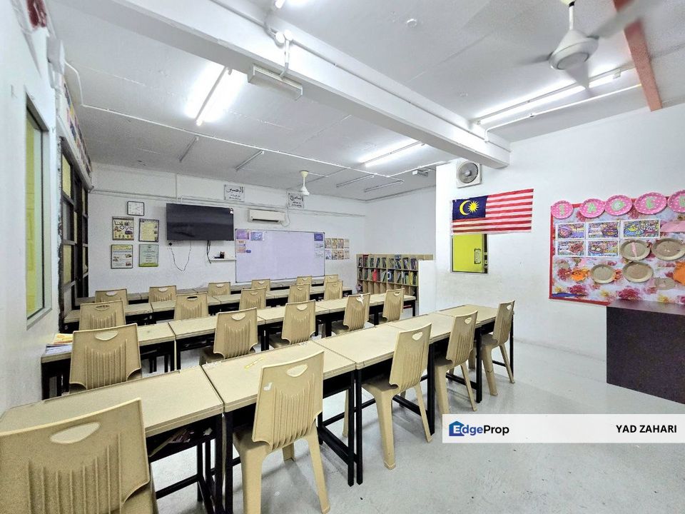 Taman Ampang Utama, Ampang | 3-Storey Bungalow 10 Rooms | RM3.2M - Suitable for School or Office and Big Built Up, Selangor, Ampang