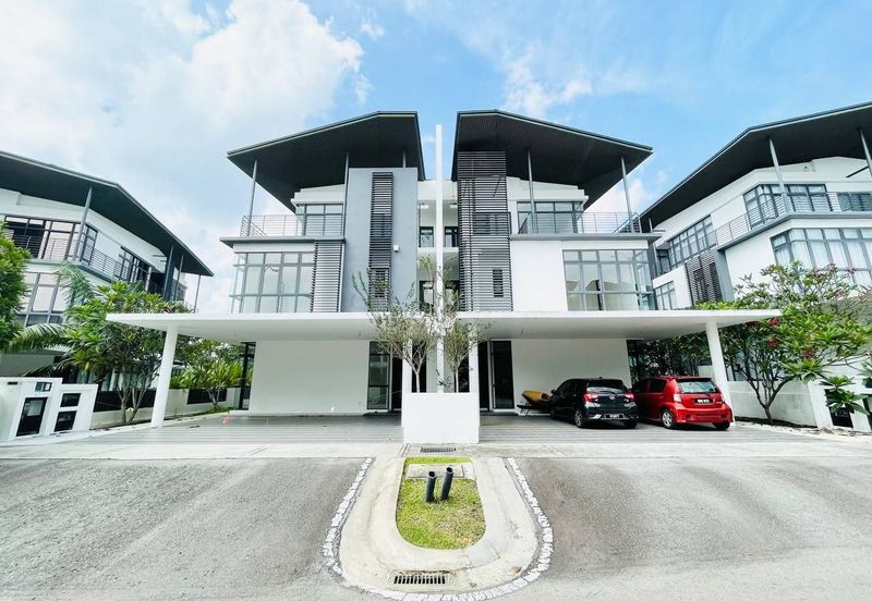 Augusta Residence, Presint 12