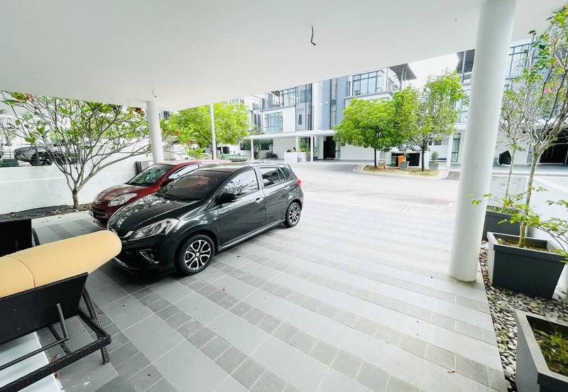 Augusta Residence, Presint 12