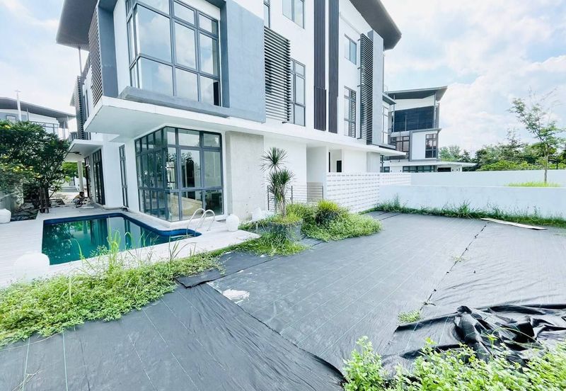 Augusta Residence, Presint 12