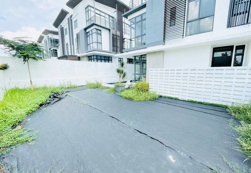 Augusta Residence, Presint 12