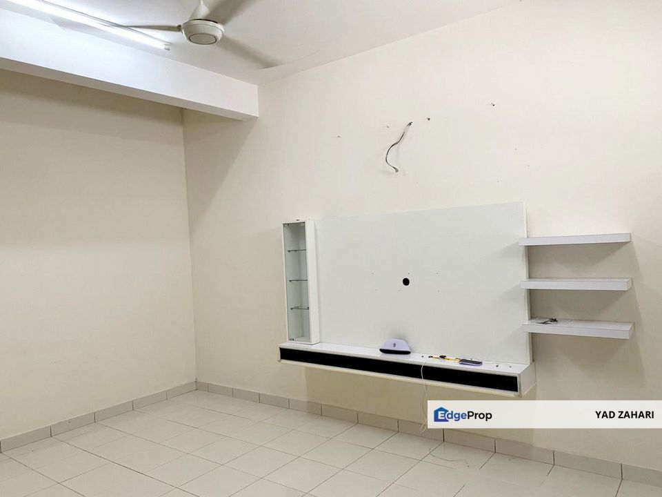Taman Bentara, Telok Panglima Garang | Double Storey Terrace 4 Bedrooms | RM399K - Low Density, Malay Reserved & Partial Furnished, Selangor, Telok Panglima Garang