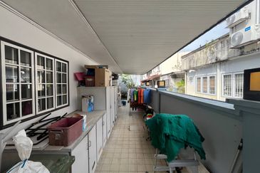 Jalan Kolam Air Lama B