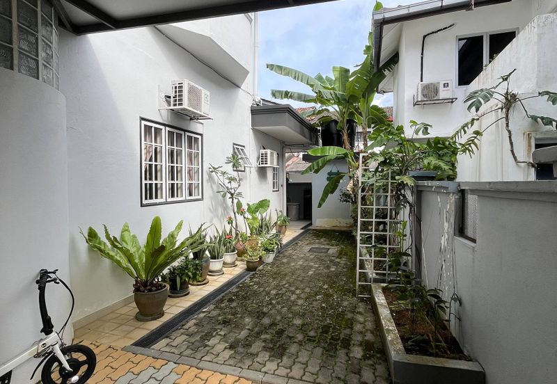 Jalan Kolam Air Lama B