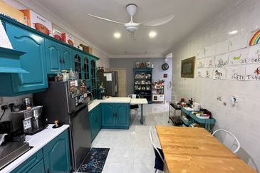 Jalan Kolam Air Lama B