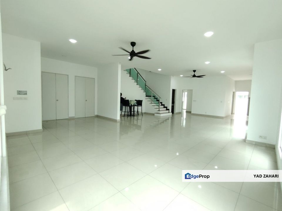 Clover Garden Residence, Cyberjaya | 3 Storey Semi D 5+1 Rooms | RM2M - Facing South and Open for Renovation , Selangor, Cyberjaya