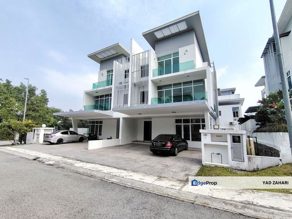 Clover Garden Residence, Cyberjaya | 3 Storey Semi D 5+1 Rooms | RM2M - Facing South and Open for Renovation , Selangor, Cyberjaya