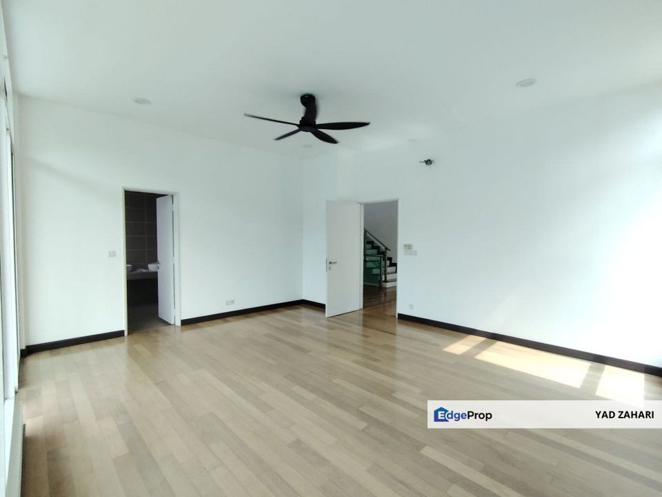 Clover Garden Residence, Cyberjaya | 3 Storey Semi D 5+1 Rooms | RM2M - Facing South and Open for Renovation , Selangor, Cyberjaya