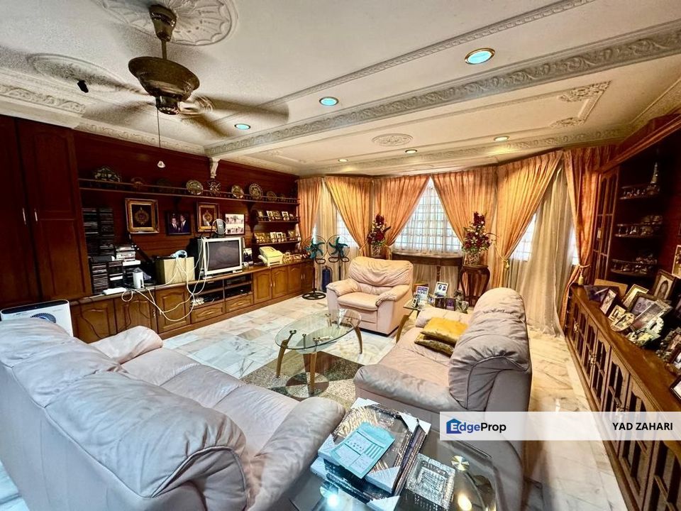 Seksyen 3, Shah Alam | Bungalow 6+1 Rooms | RM1.89M - Spacious Land and Porch & Renovated, Selangor, Shah Alam