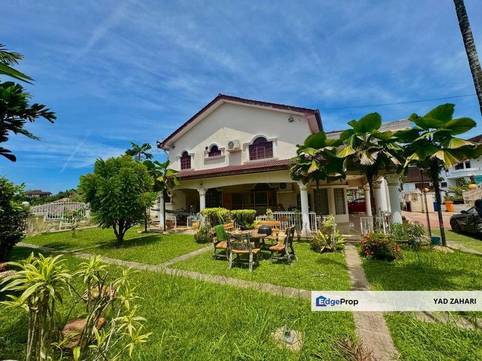 Seksyen 3, Shah Alam | Bungalow 6+1 Rooms | RM1.89M - Spacious Land and Porch & Renovated, Selangor, Shah Alam