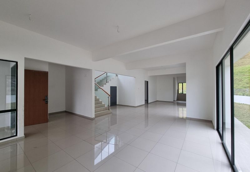 Jalan Lambaian, Kajang | Double Storey Bungalow 5 Bedrooms | RM1.88M - Gated Guarded, Completed with Facilities & Facing North