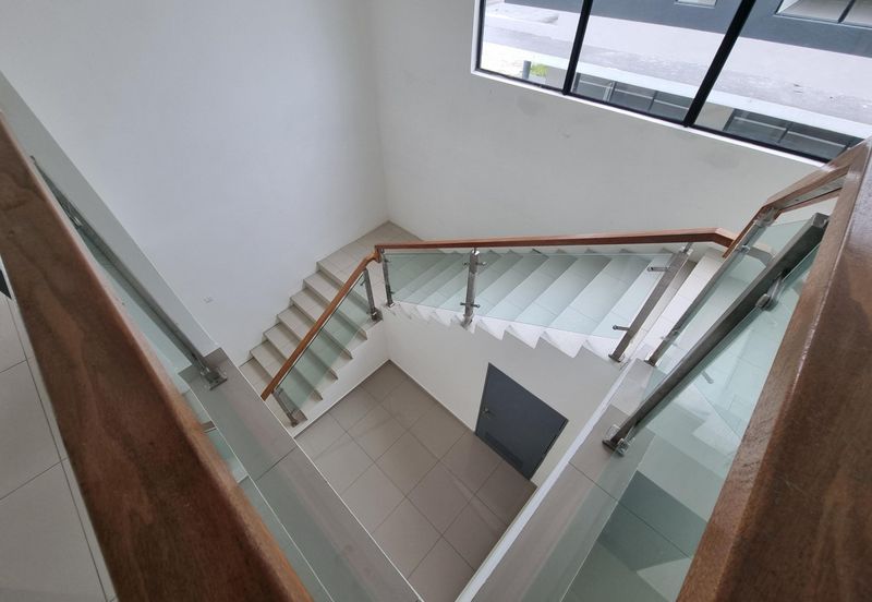 Jalan Lambaian, Kajang | Double Storey Bungalow 5 Bedrooms | RM1.88M - Gated Guarded, Completed with Facilities & Facing North