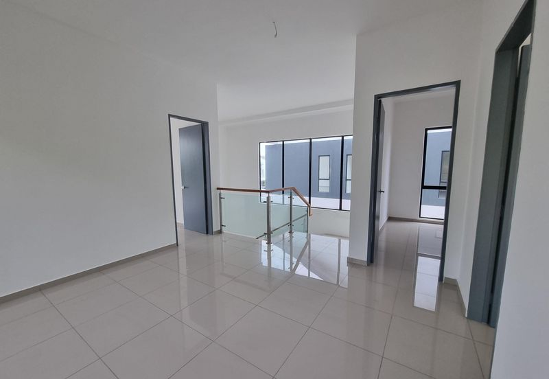 Jalan Lambaian, Kajang | Double Storey Bungalow 5 Bedrooms | RM1.88M - Gated Guarded, Completed with Facilities & Facing North